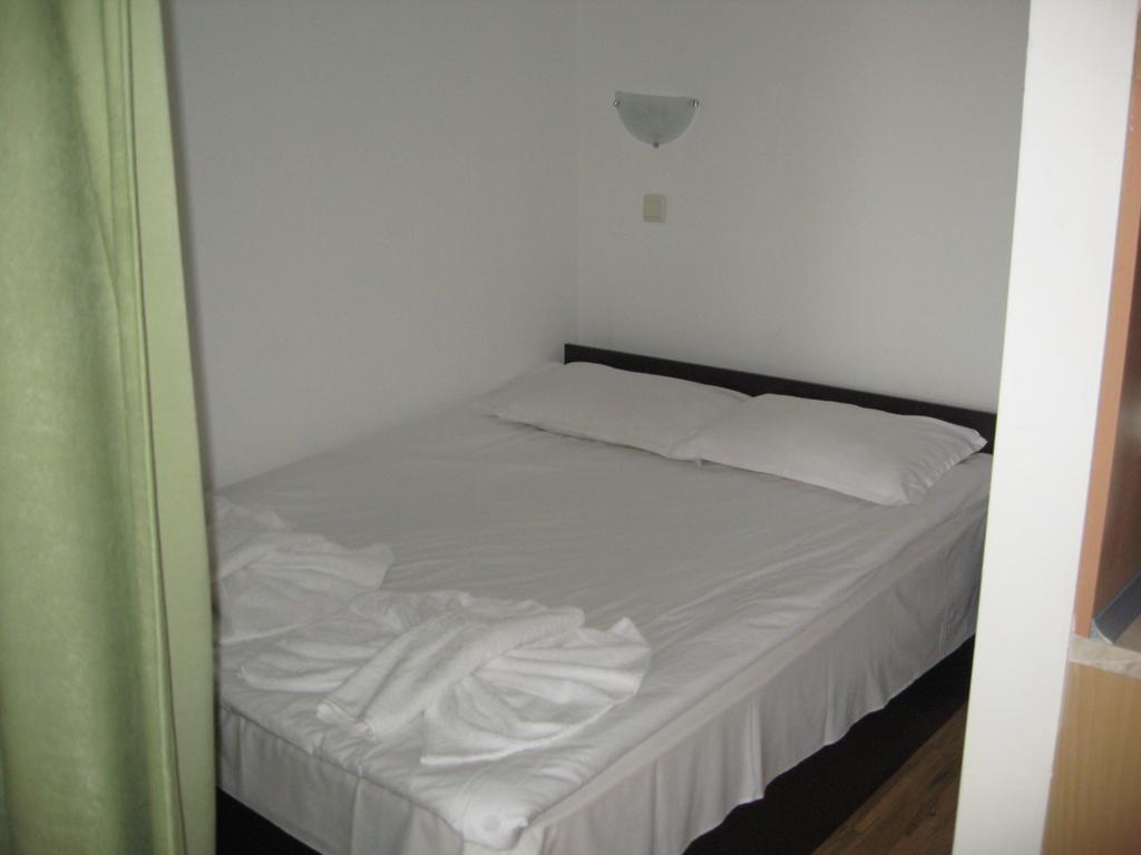 Chateau Aheloy Hotel Pomorie Exterior photo
